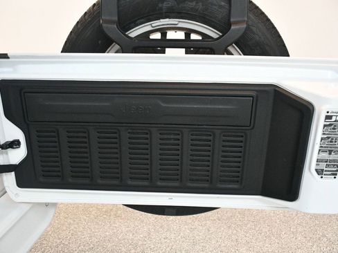 Used 2022 Jeep Wrangler Unlimited Sahara image 85