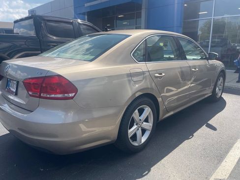 Used 2015 Volkswagen Passat 1.8T Limited Edition FWD image 3