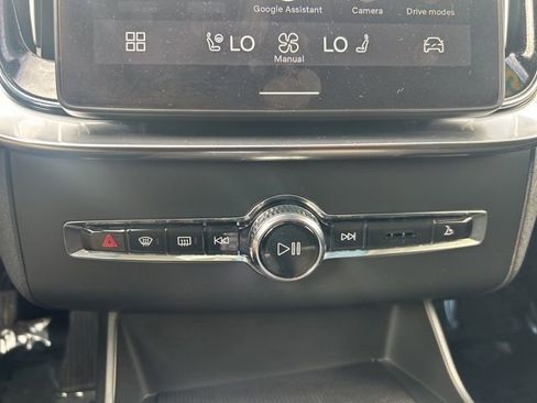 Certified 2025 Volvo XC90 B5 Plus AWD/4WD image 24