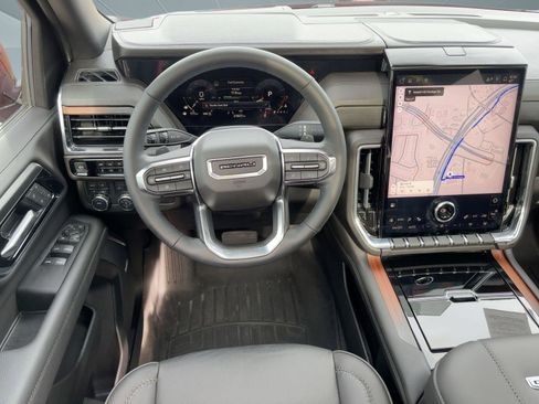 Used 2025 GMC Yukon Denali w/ Sun & Power Step Package image 28