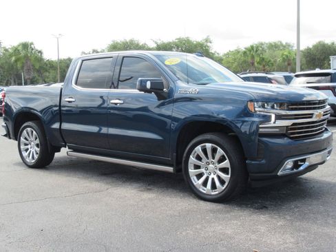 Used 2022 Chevrolet Silverado 1500 High Country w/ Technology Package AWD/4WD image 3