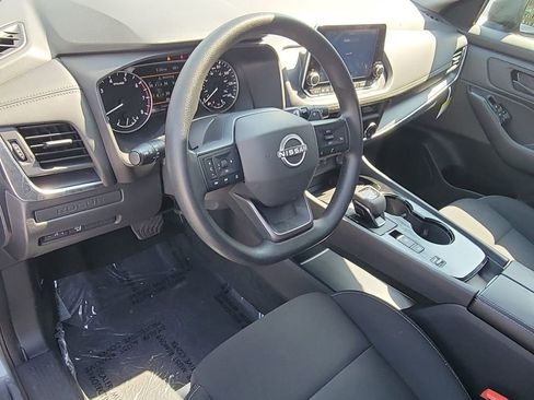Used 2025 Nissan Rogue S image 24