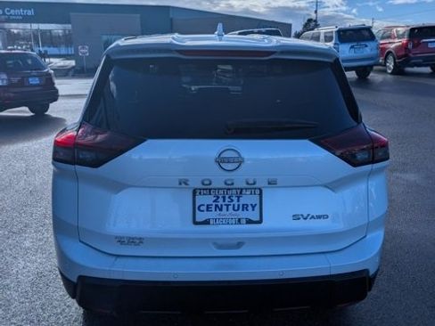 Used 2024 Nissan Rogue SV image 9