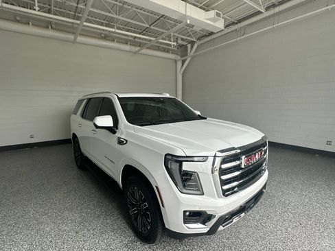Used 2025 GMC Yukon Elevation w/ Technology Package AWD/4WD image 4