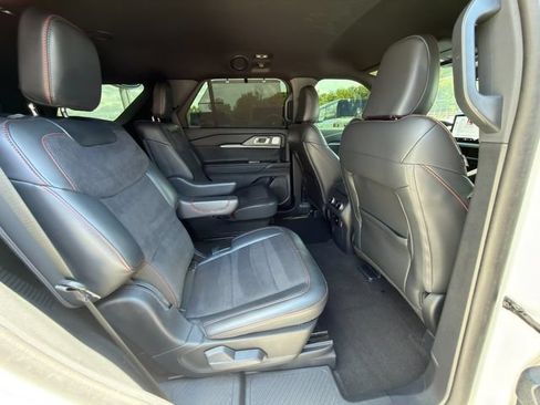 Used 2025 Ford Explorer ST RWD image 11
