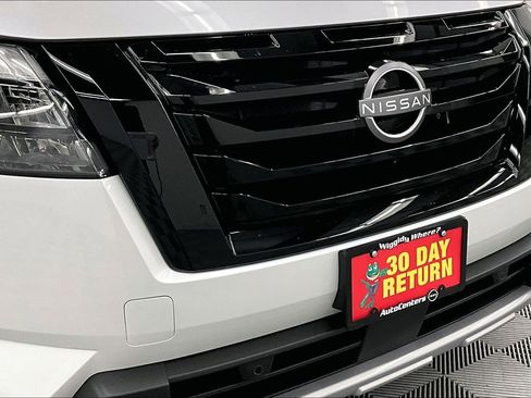 New 2025 Nissan Pathfinder Platinum w/ Lighting Package (N93) AWD/4WD image 15