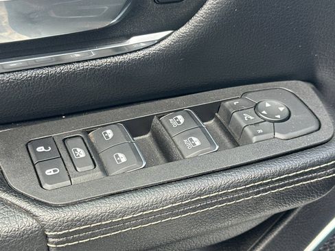 Used 2025 RAM 1500 Laramie AWD/4WD image 12