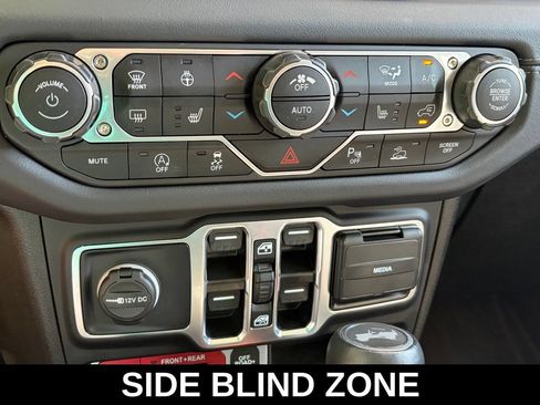 Used 2025 Jeep Wrangler Unlimited Rubicon AWD/4WD image 20