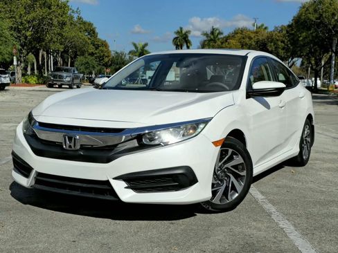 Used 2018 Honda Civic EX image 3