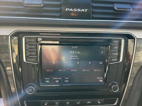 Used 2018 Volkswagen Passat 2.0T SE w/ SE Lighting Package image 23