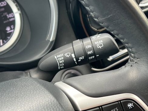 Used 2024 Toyota Highlander XLE image 38