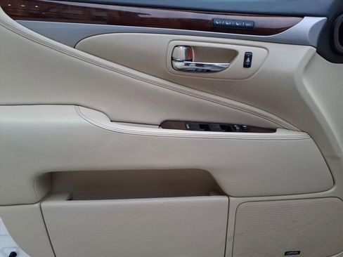 Used 2014 Lexus LS 460 w/ Comfort Package RWD image 10