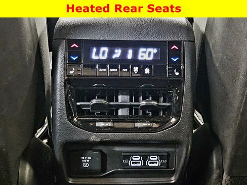 Used 2022 Jeep Grand Cherokee Overland w/ Luxury Tech Group IV AWD/4WD image 30