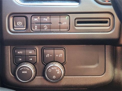 Used 2022 Chevrolet Suburban Z71 image 21