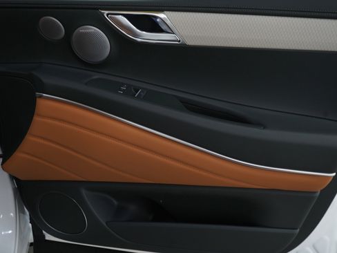 Used 2025 Genesis GV80 3.5T Prestige image 9