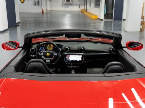 Used 2020 Ferrari Portofino RWD image 9