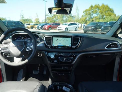 New 2026 Chrysler Voyager LX image 23