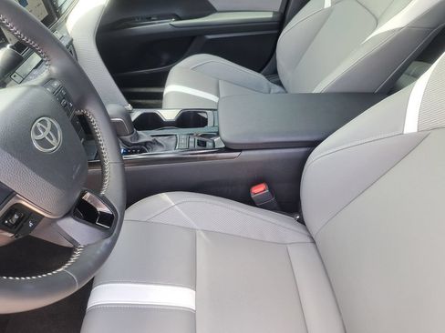 Used 2025 Toyota Camry SE w/ Convenience Package FWD image 17