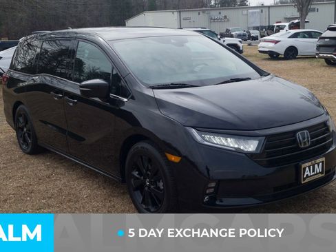 Used 2023 Honda Odyssey Sport image 4