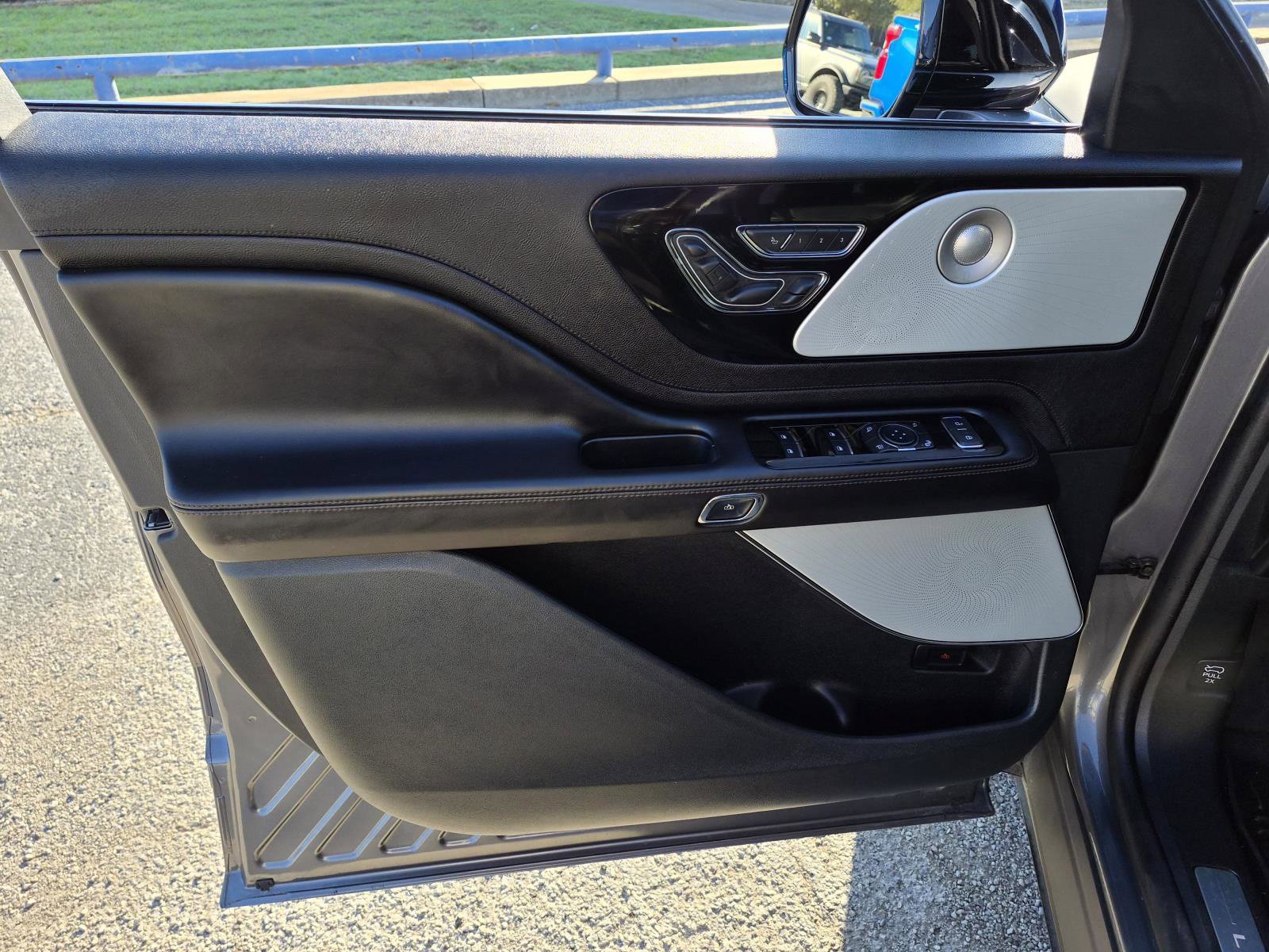 Used 2024 Lincoln Aviator Reserve w/ Equipment Group 201A AWD/4WD image 18