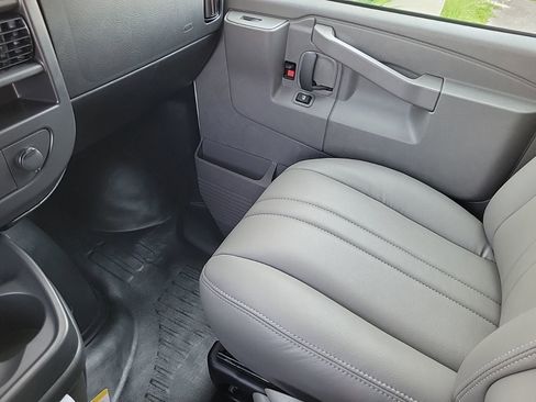 New 2025 GMC Savana 2500 w/ Driver Convenience Package RWD image 15