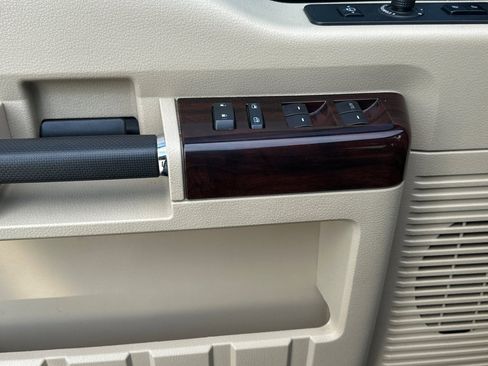 Used 2009 Ford F250 Lariat image 11