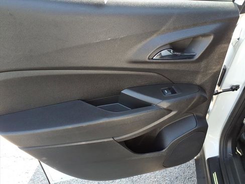 Used 2024 Chevrolet Trax RS w/ Driver Confidence Package image 32