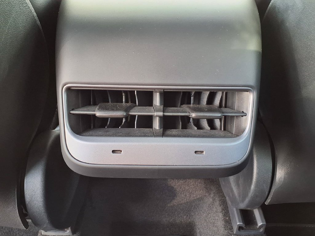 Used 2022 Tesla Model Y Performance AWD/4WD image 16