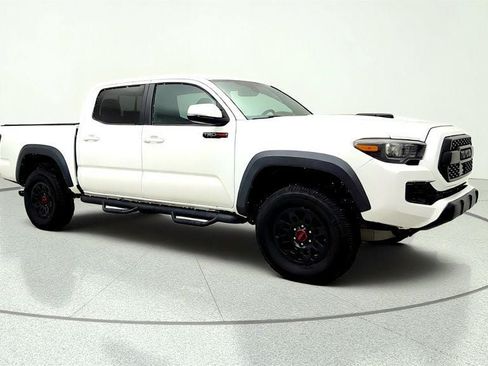 Used 2018 Toyota Tacoma TRD Pro AWD/4WD image 3