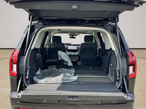 New 2025 Ford Expedition Active image 21