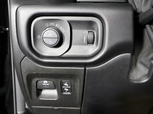 Used 2020 RAM 1500 Big Horn AWD/4WD image 36