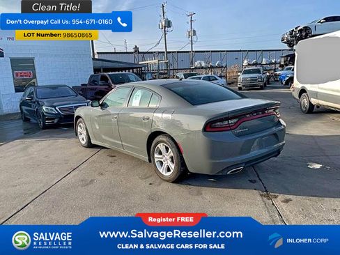 Used 2019 Dodge Charger SXT image 4