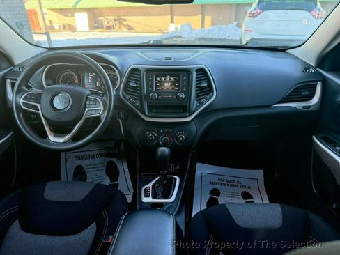 Used 2017 Jeep Cherokee Sport image 40