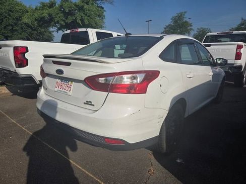 Used 2013 Ford Focus SE w/ Super Fuel Economy (SFE) Pkg FWD image 2
