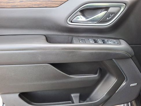 Used 2024 Chevrolet Suburban Premier image 17