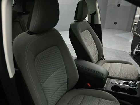 Used 2021 Ford Escape SE w/ SE Sport Appearance Package image 31