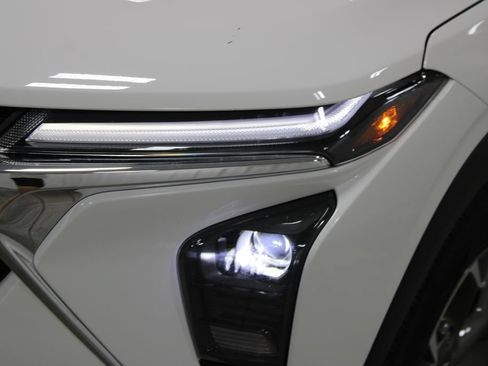 Used 2025 Chevrolet Trax LT FWD image 13