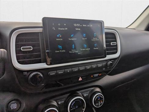 New 2025 Hyundai Venue Limited image 18