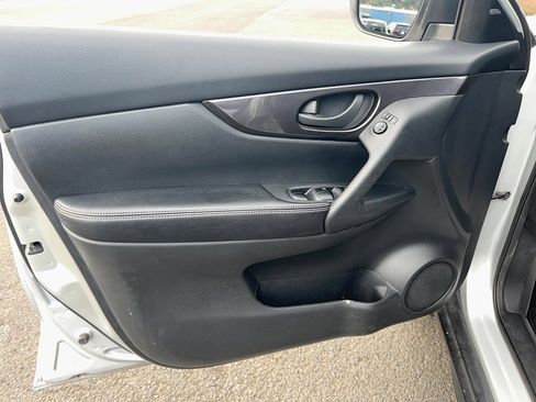 Used 2019 Nissan Rogue S FWD image 9