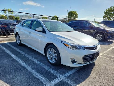 Used 2013 Toyota Avalon XLE Premium image 2