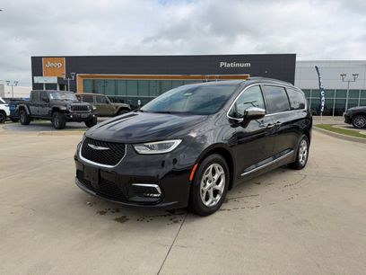 Used 2023 Chrysler Pacifica Limited