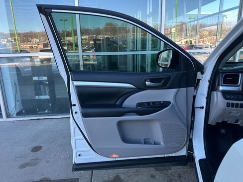 Used 2019 Toyota Highlander XLE image 58