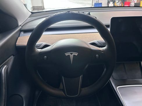 Used 2021 Tesla Model Y Long Range AWD/4WD image 11