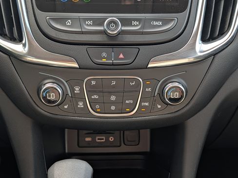 Used 2024 Chevrolet Equinox LT AWD/4WD image 29