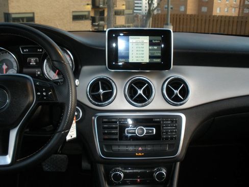 Used 2014 Mercedes-Benz CLA 250 image 28