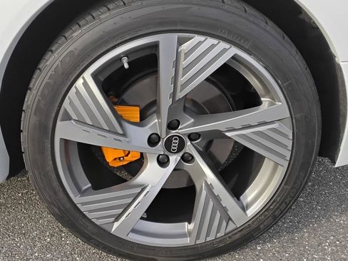 Used 2023 Audi e-tron Prestige w/ Prestige Package image 11