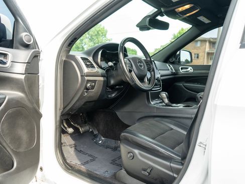 Used 2019 Jeep Grand Cherokee Altitude AWD/4WD image 14