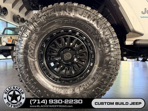 Used 2025 Jeep Wrangler Unlimited Sahara w/ Safety Group AWD/4WD image 28