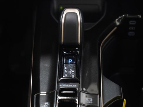 Used 2024 Toyota Crown Limited image 18