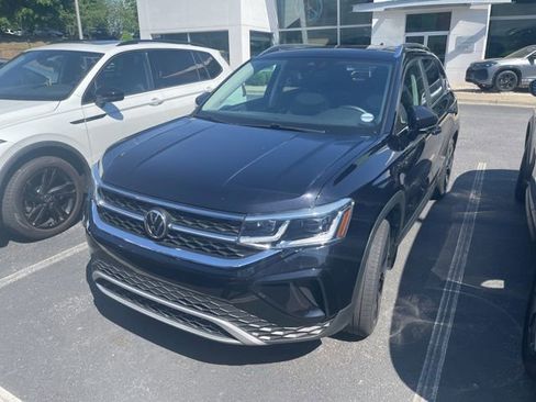 Used 2022 Volkswagen Taos SEL image 2